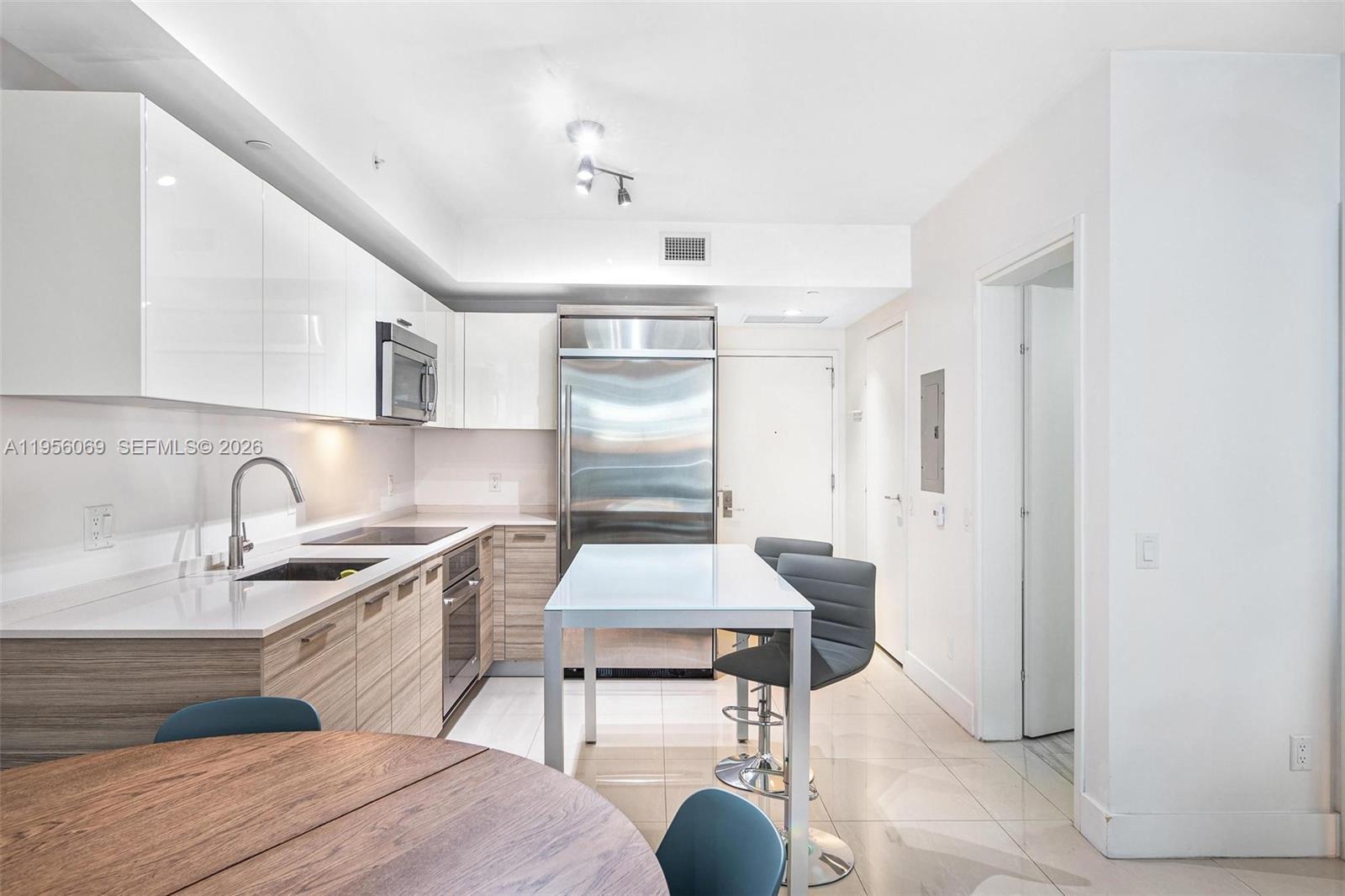 1300 Brickell Bay Dr # 700