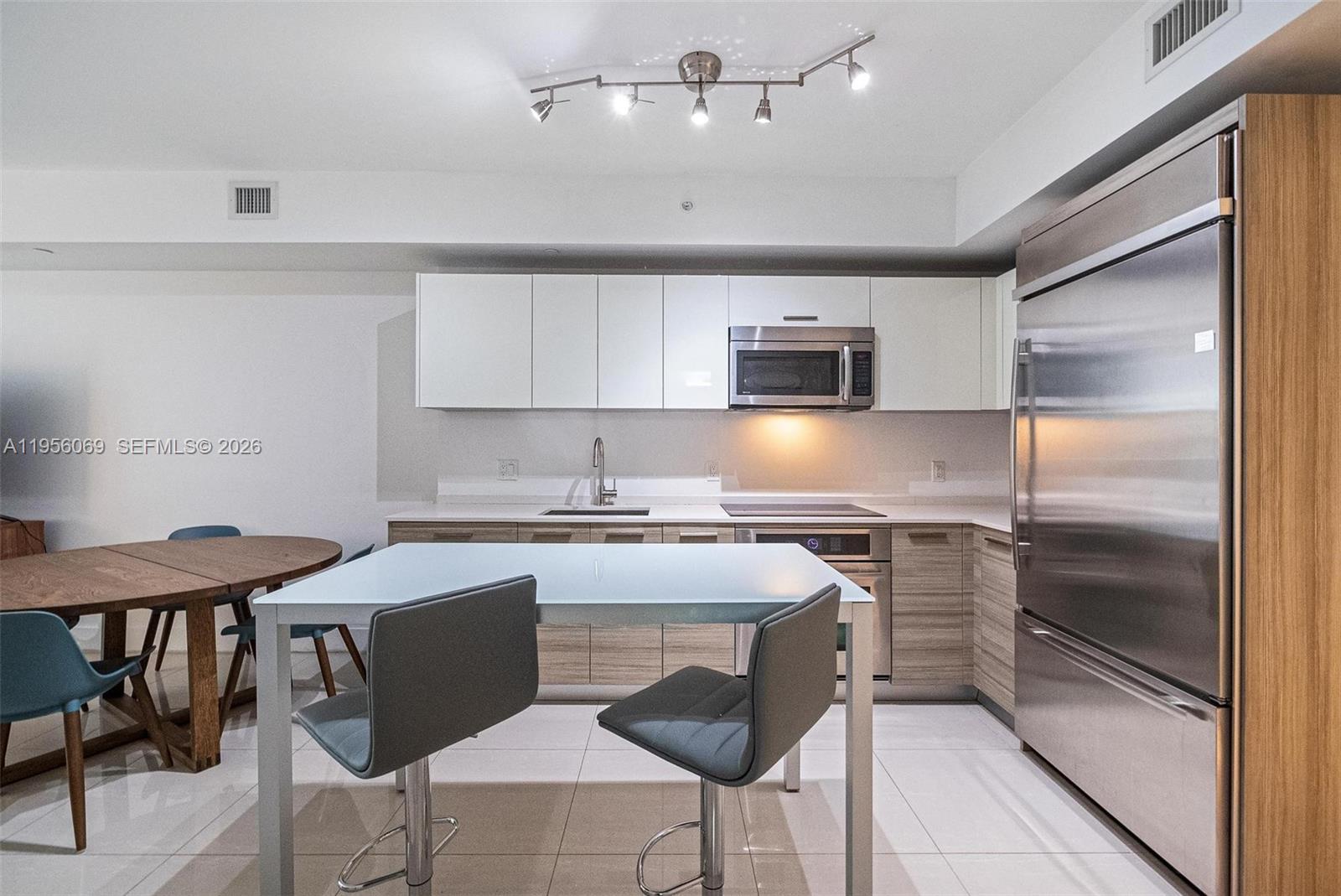 1300 Brickell Bay Dr # 700