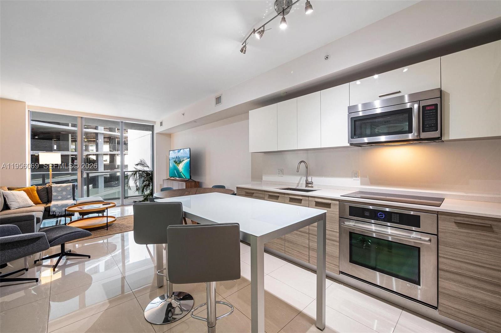 1300 Brickell Bay Dr # 700