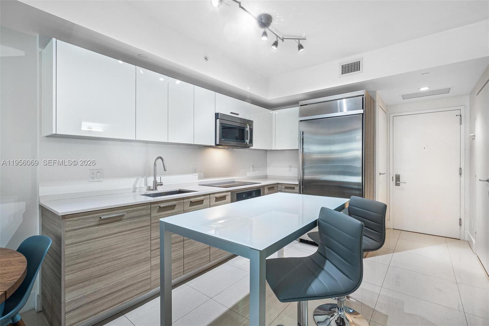 1300 Brickell Bay Dr # 700
