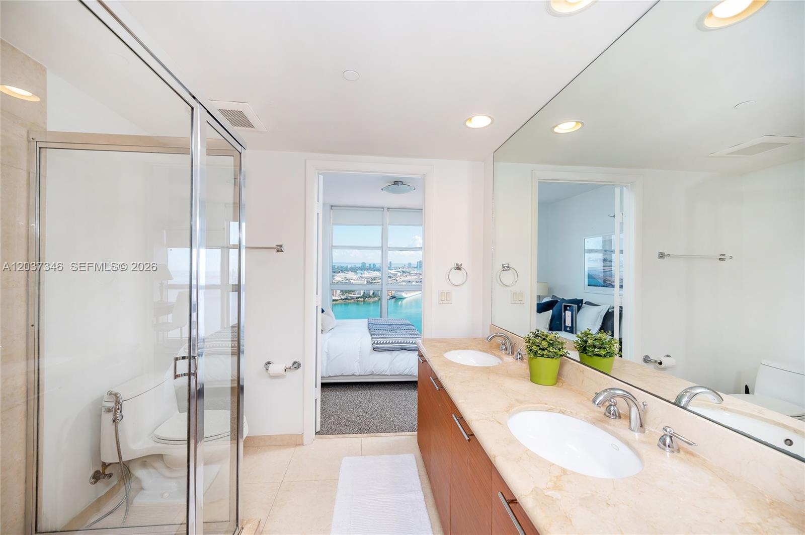 50 Biscayne Blvd # 4104