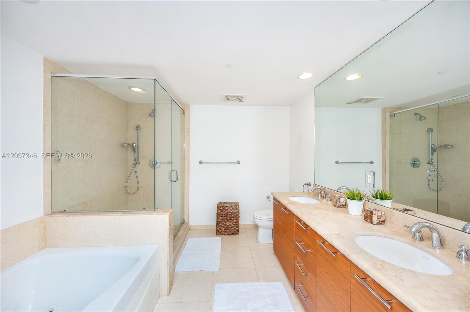 50 Biscayne Blvd # 4104