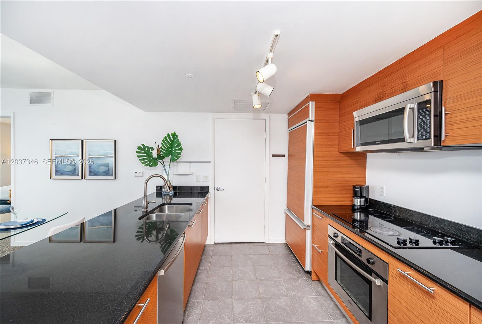 50 Biscayne Blvd # 4104