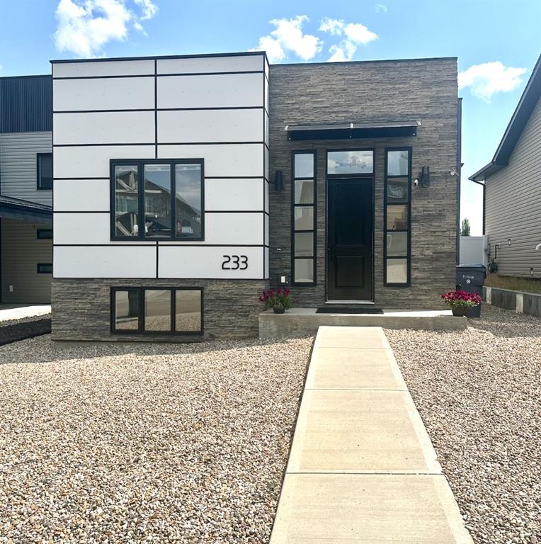 233 Ranchview Crescent NE