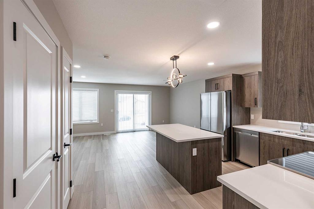 188 Somerset Way SE Unit: 1-4