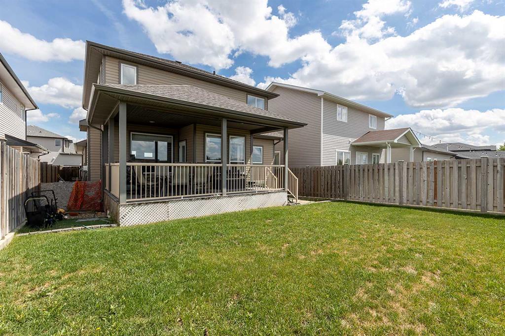 151 Vista Close SE