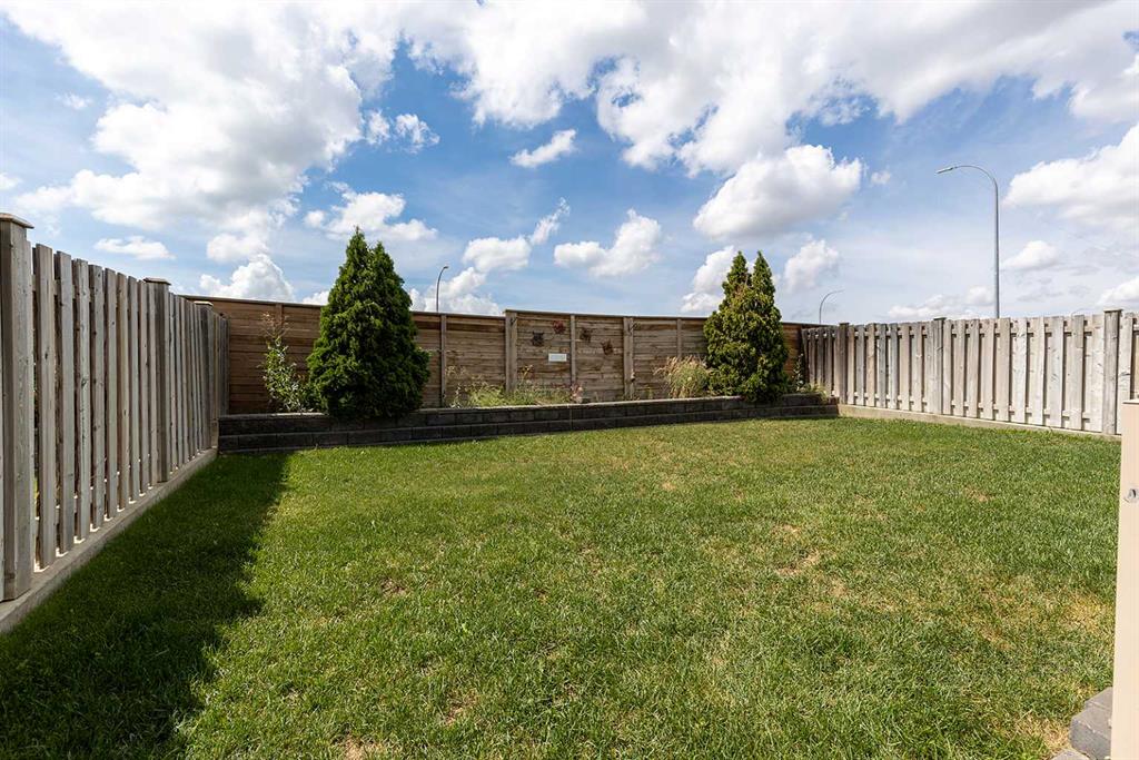 151 Vista Close SE