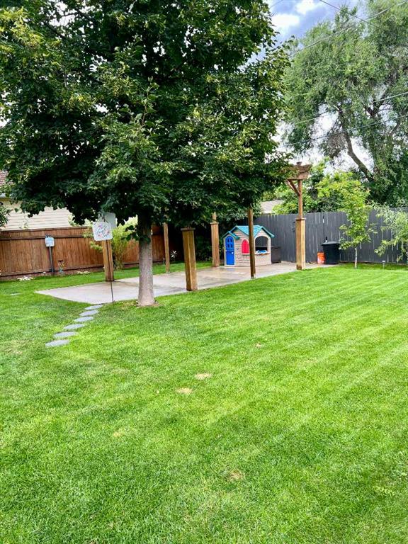 60 9 Street SW