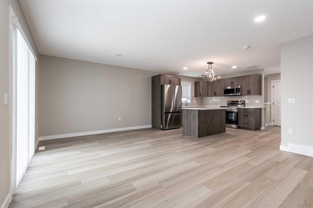 192 Somerset Way SE Unit: 1-4