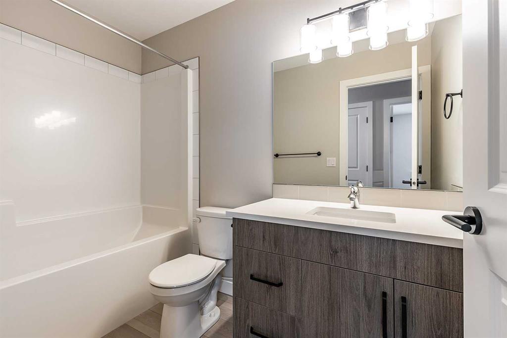 192 Somerset Way SE Unit: 1-4