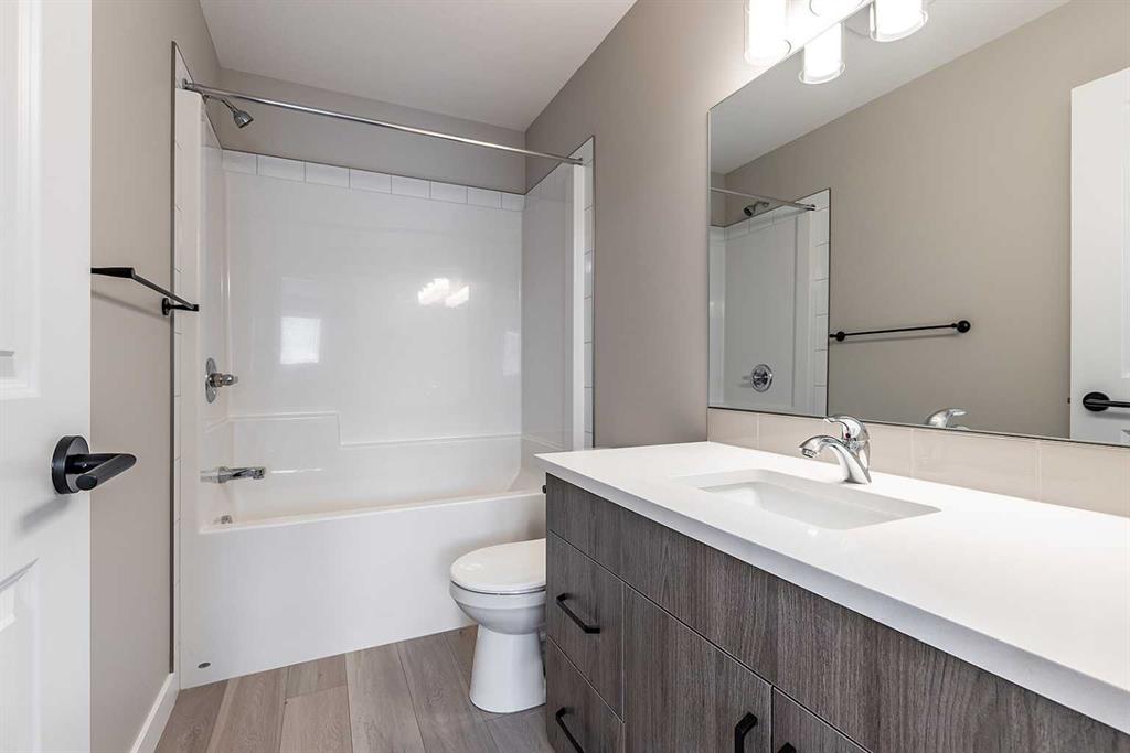 192 Somerset Way SE Unit: 1-4