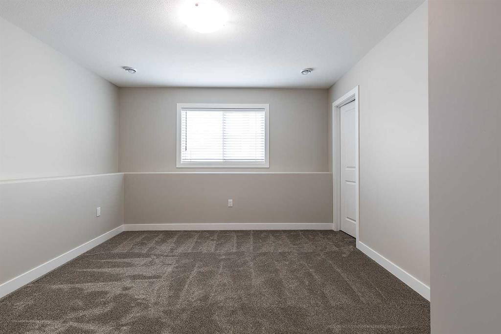 192 Somerset Way SE Unit: 1-4