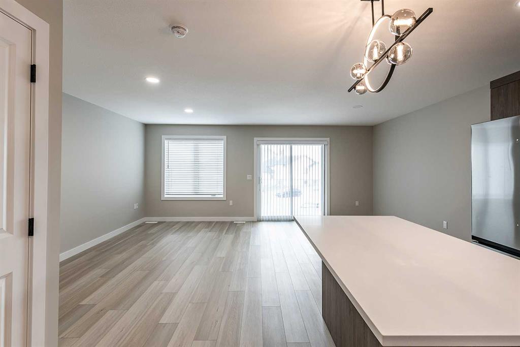 192 Somerset Way SE Unit: 1-4