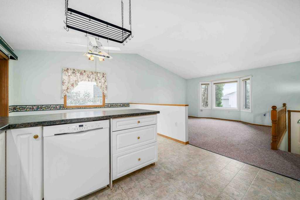 512 Hemingway Crescent NE