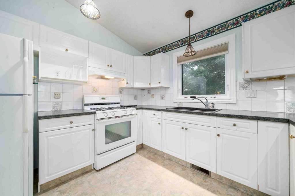 512 Hemingway Crescent NE
