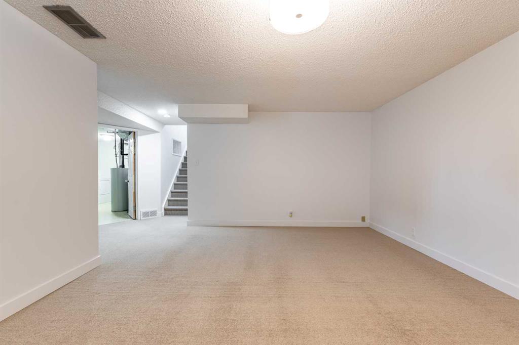 20 Rossland Bay SE