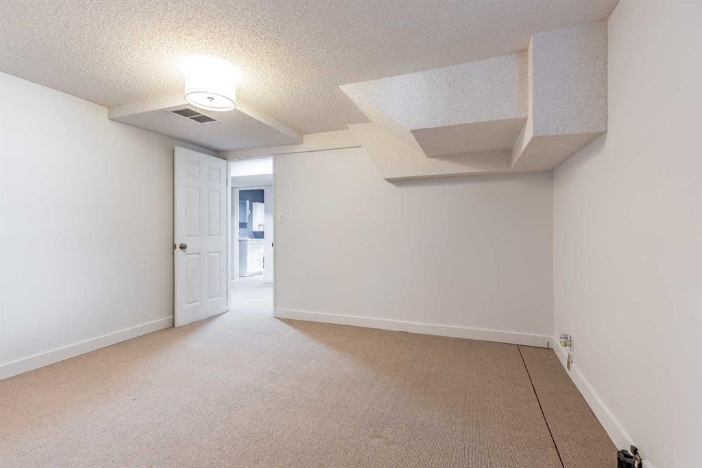 20 Rossland Bay SE
