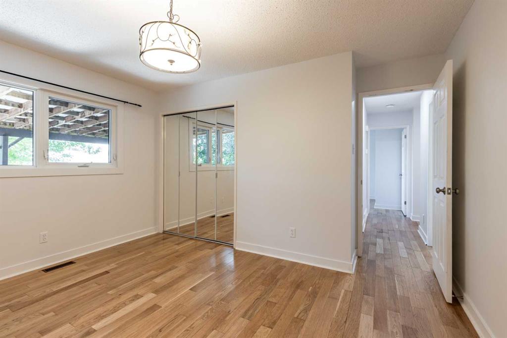 20 Rossland Bay SE