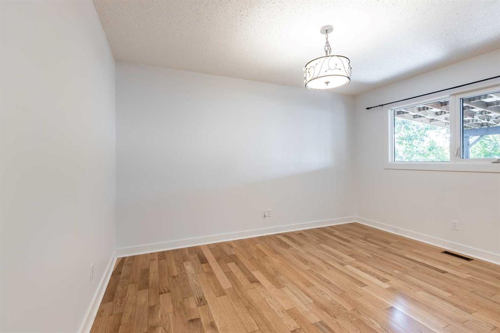 20 Rossland Bay SE