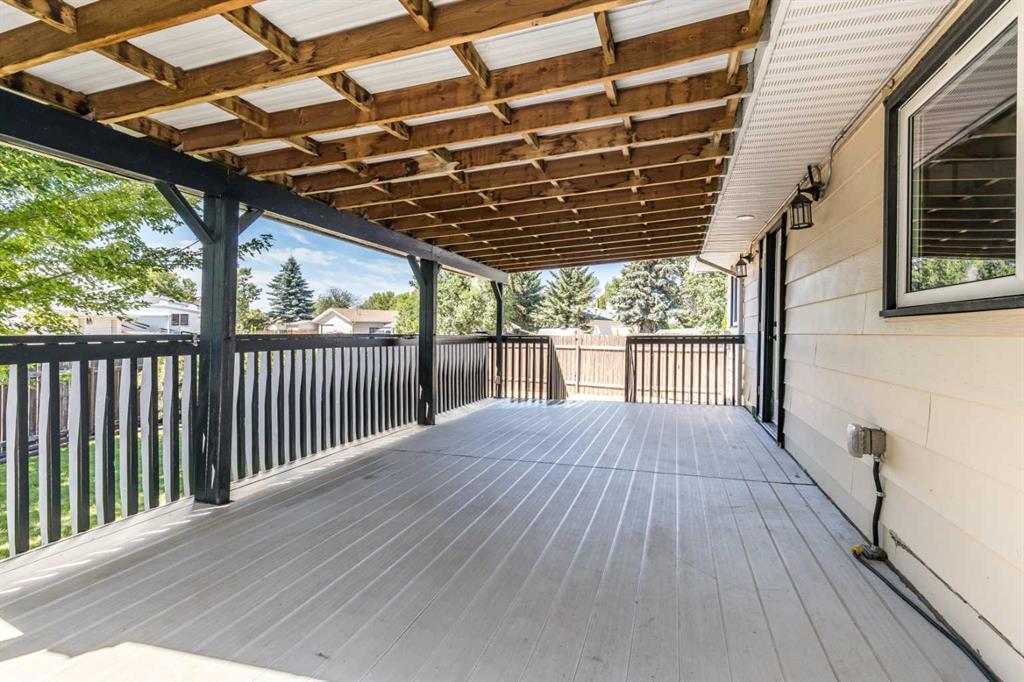 20 Rossland Bay SE