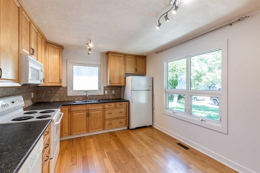 20 Rossland Bay SE