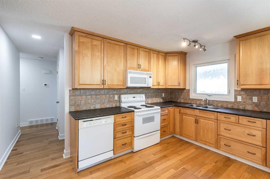 20 Rossland Bay SE