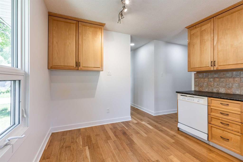 20 Rossland Bay SE