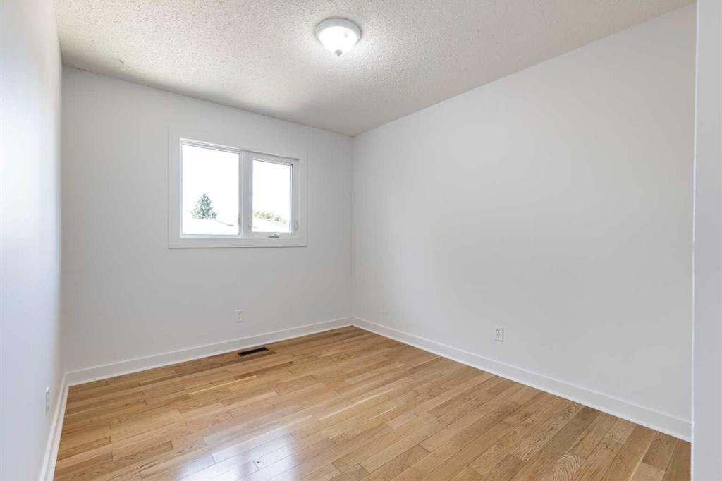 20 Rossland Bay SE