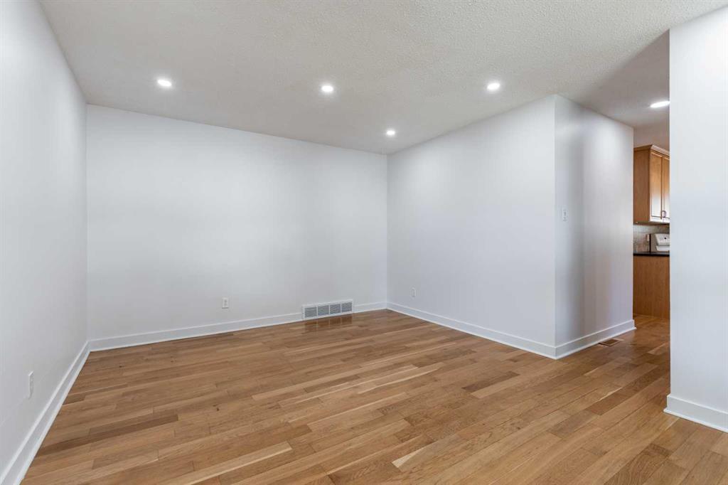 20 Rossland Bay SE
