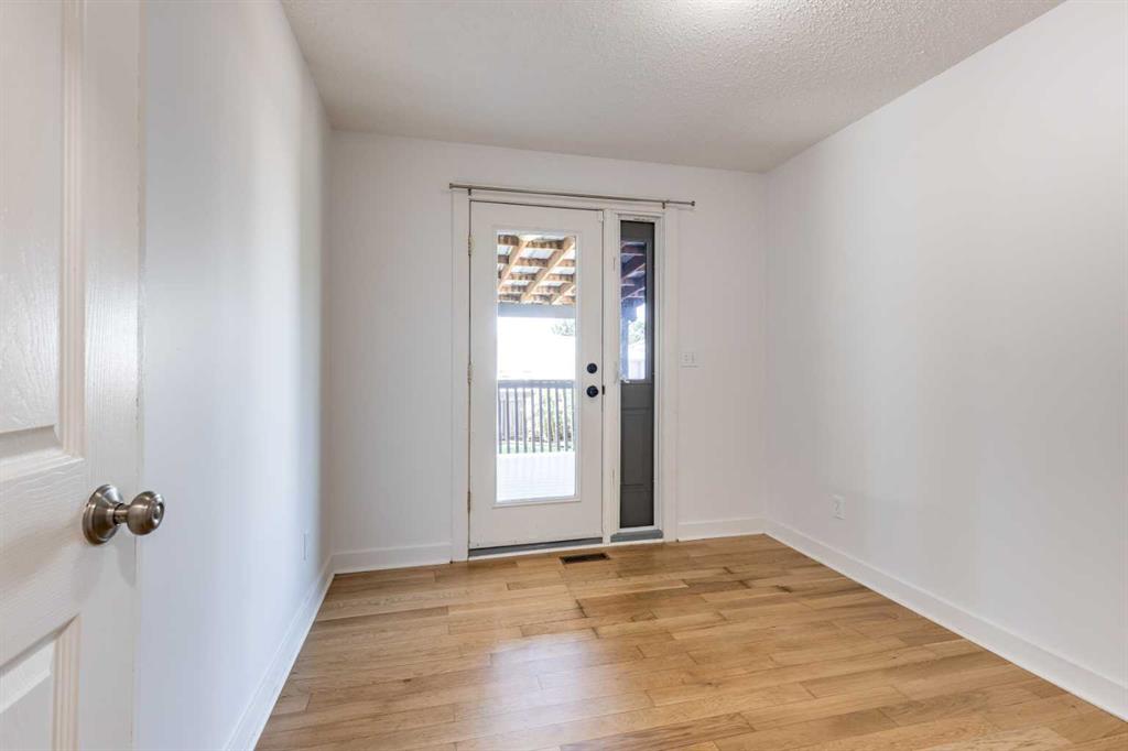 20 Rossland Bay SE