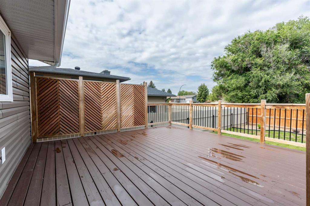 83 Ross Glen Crescent SE