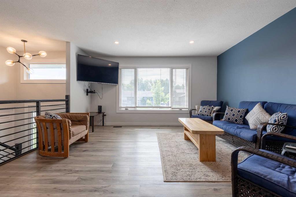 83 Ross Glen Crescent SE