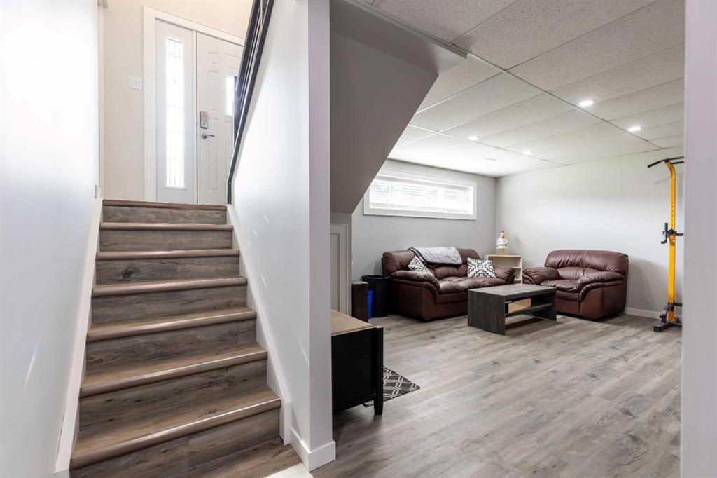 83 Ross Glen Crescent SE