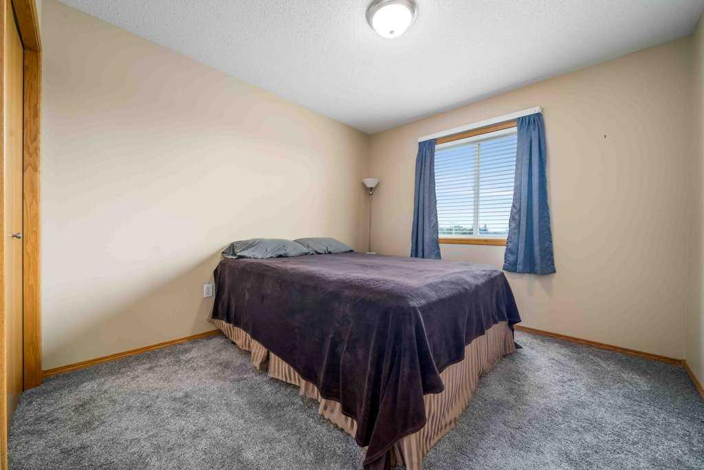 6 Stonegate Crescent SE