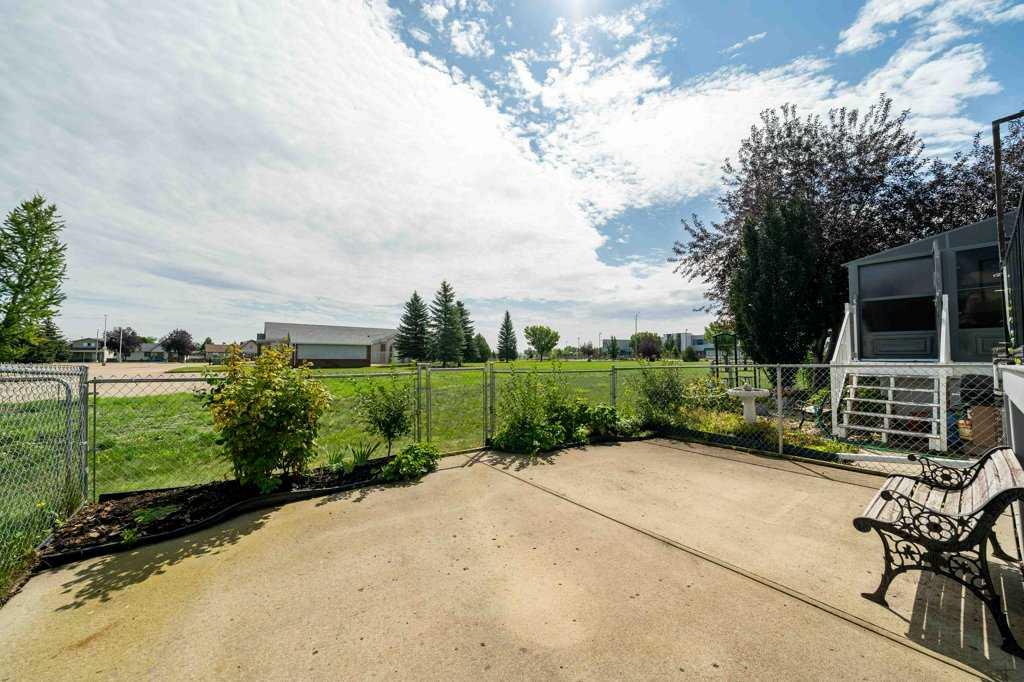 6 Stonegate Crescent SE