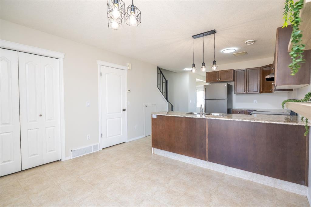 12 Northlands Pointe