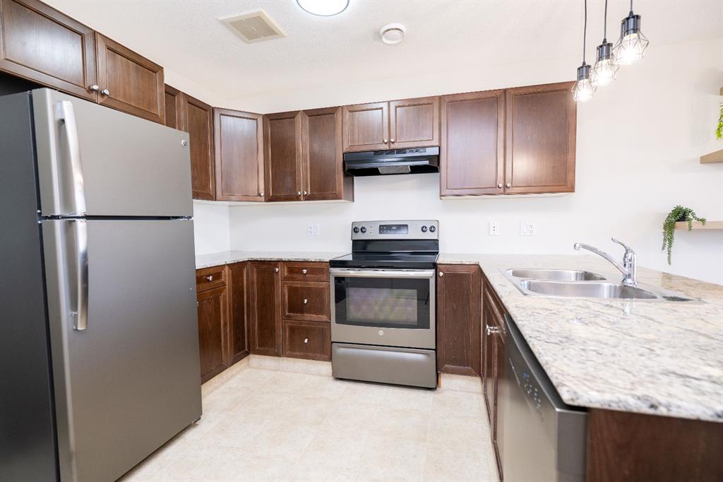 12 Northlands Pointe
