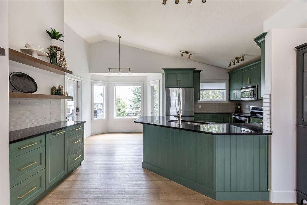 15 Vista Court SE
