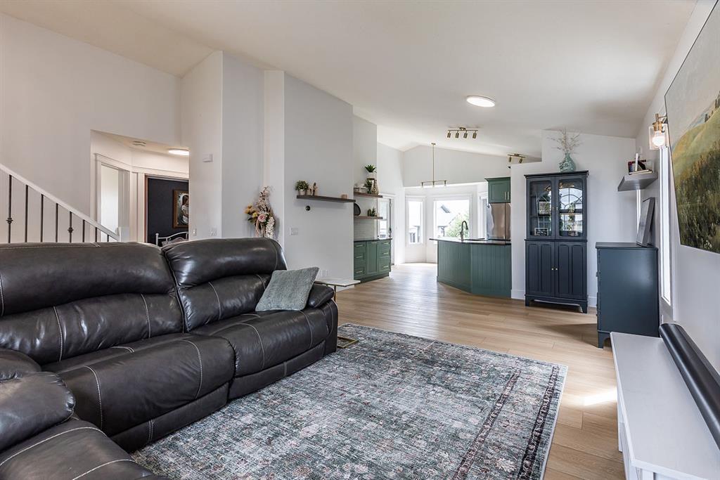 15 Vista Court SE