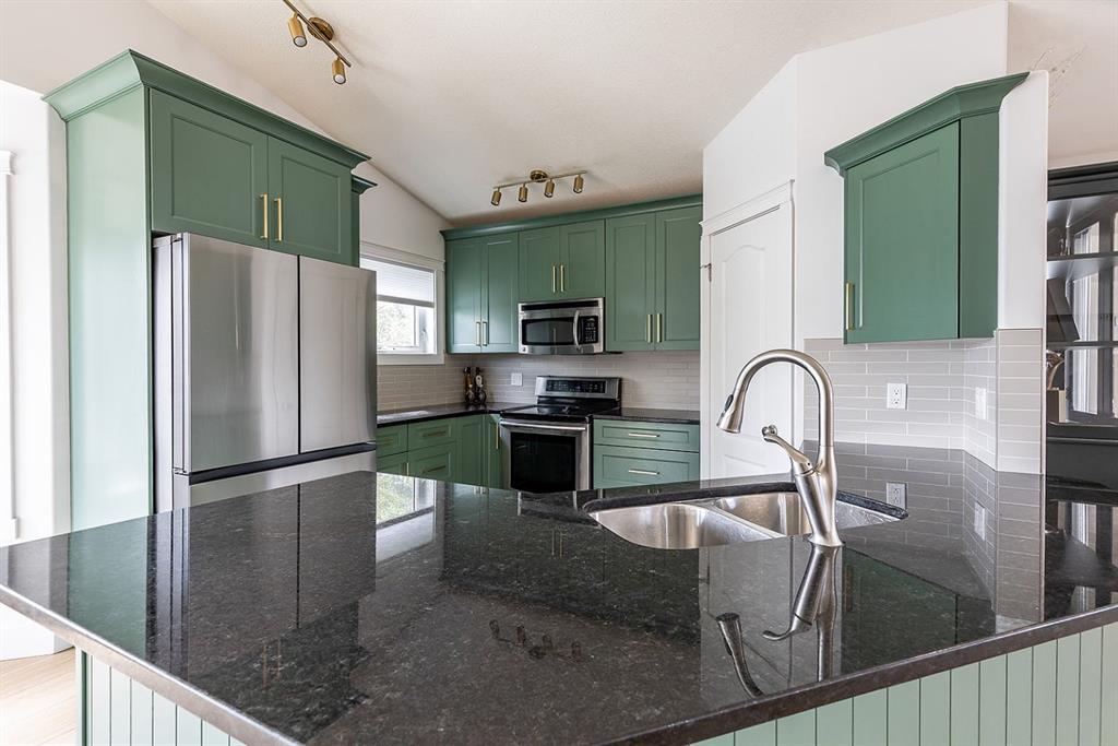 15 Vista Court SE