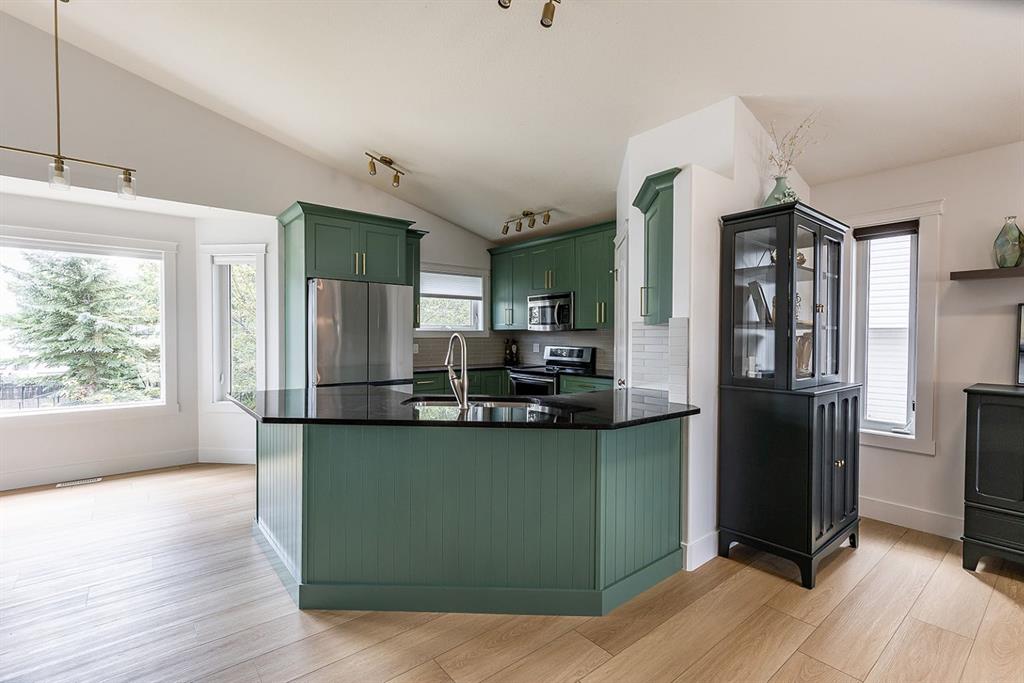 15 Vista Court SE
