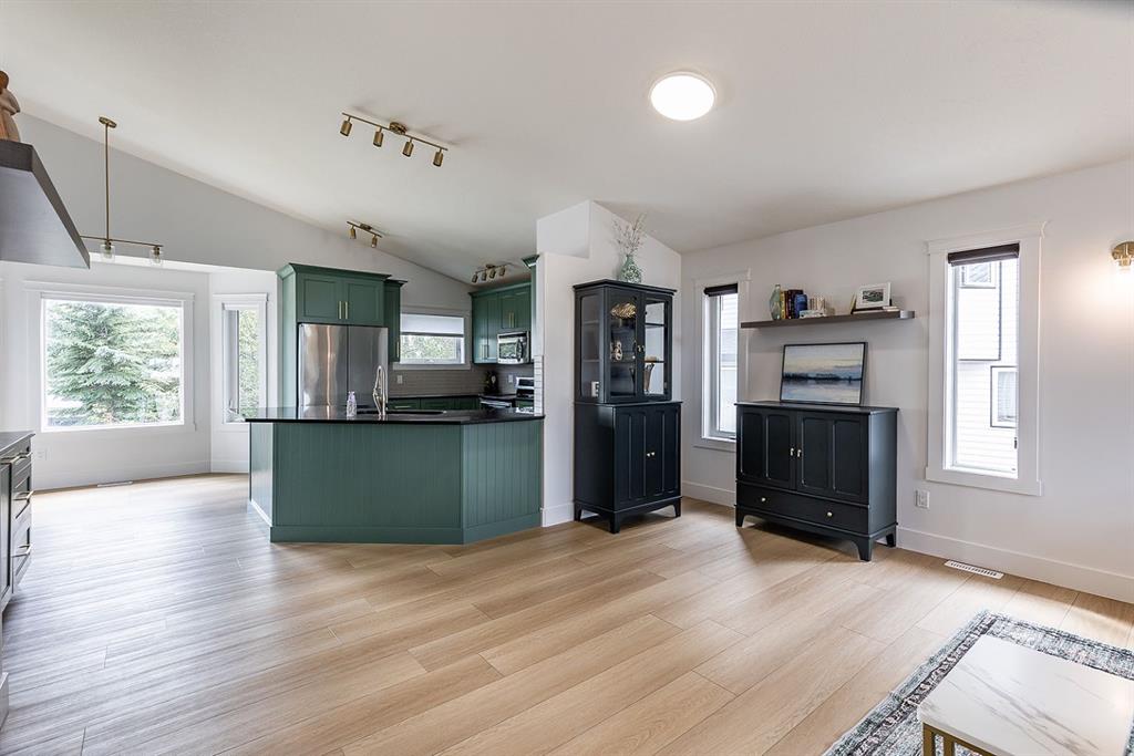 15 Vista Court SE