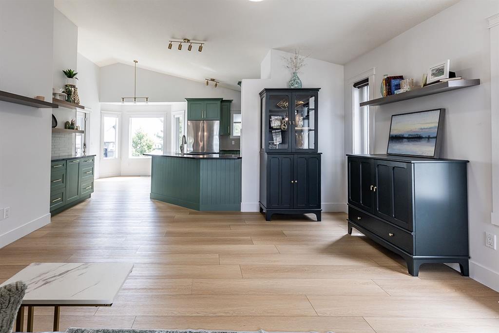 15 Vista Court SE