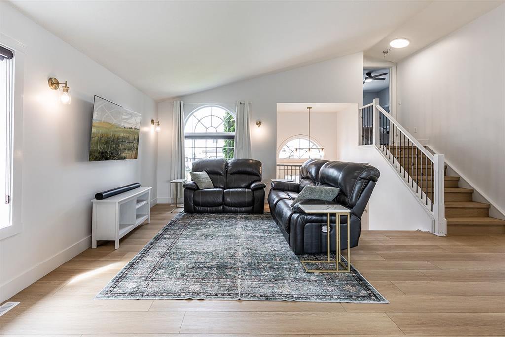 15 Vista Court SE
