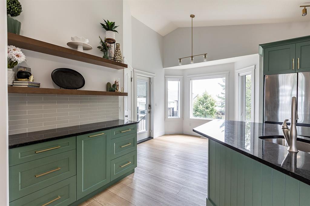 15 Vista Court SE