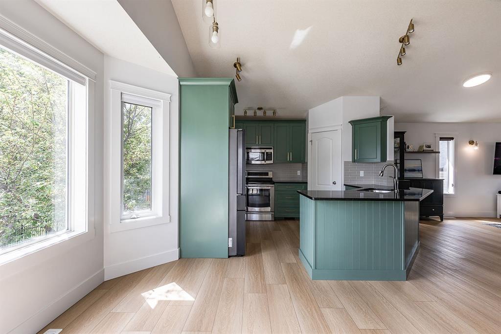 15 Vista Court SE