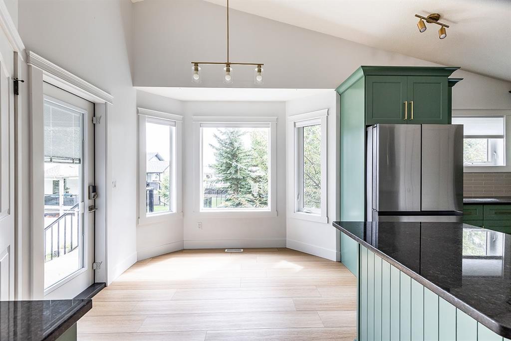 15 Vista Court SE