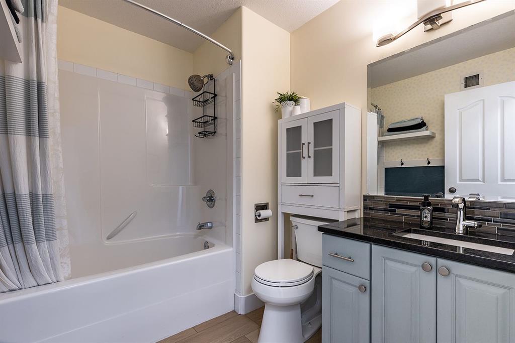 15 Vista Court SE