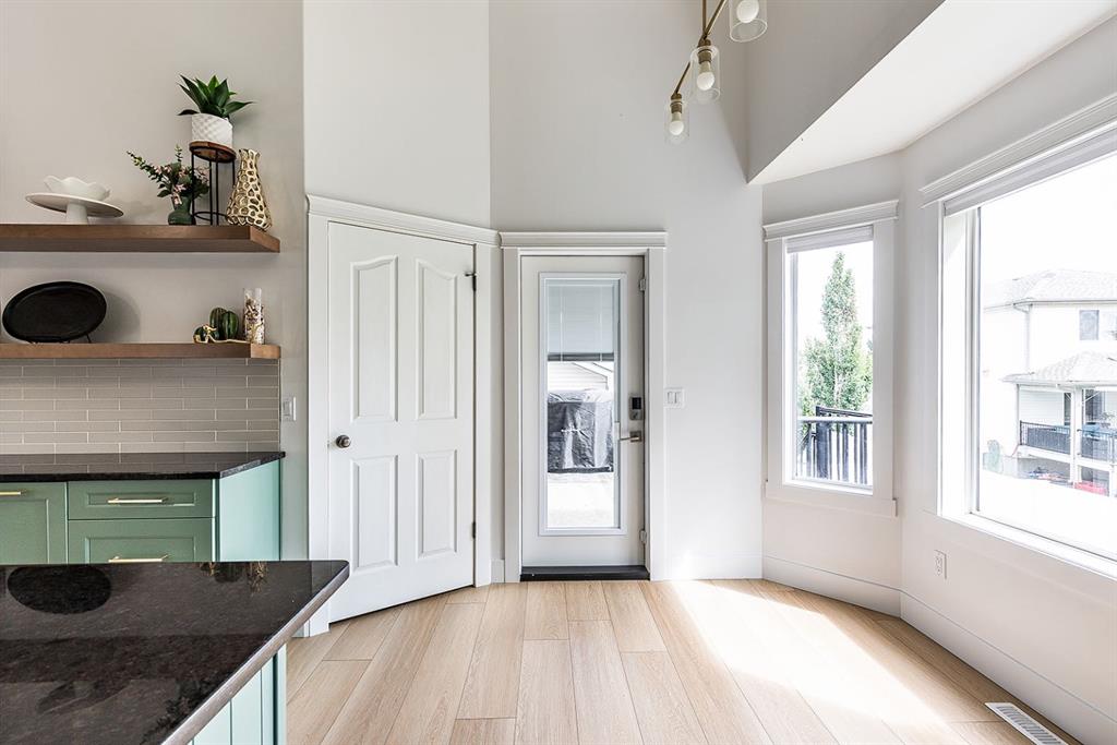 15 Vista Court SE