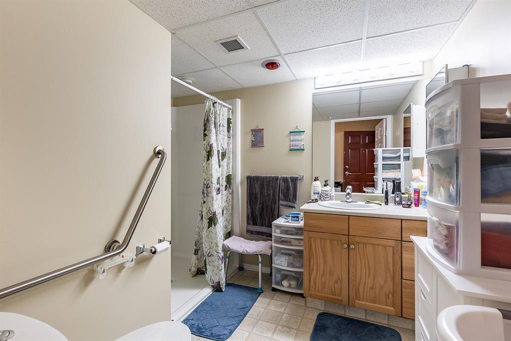 1595 Southview Drive SE Unit: 215